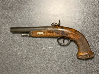 Pistolet d’officier vers 1830.

Platine arrière...