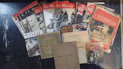 Revues d'époque Seconde Guerre Mondiale comprenant:
-...