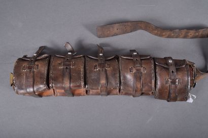 Cartouchière suédoise en toile et cuir, portant...