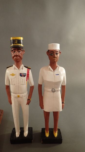 Deux statuettes africaines en bois peint...