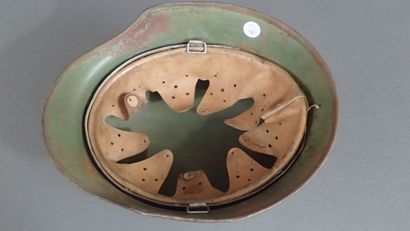 Casque allemand mod 40, complet de son intérieur,...