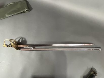 Sabre d’officier modèle 1923. Poignée en...