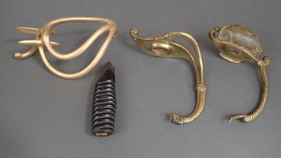 Ensemble de 2 gardes de sabre, 1 d’épée et...