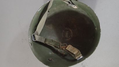 Casque F1, en acier peint kaki et daté 1986,...