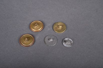 Ensemble de 5 boutons de marine ou d’artillerie,...