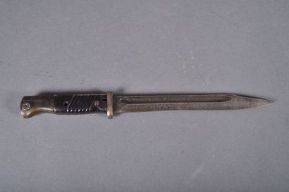 Baïonnette allemande modèle 1884-98. Poignée...