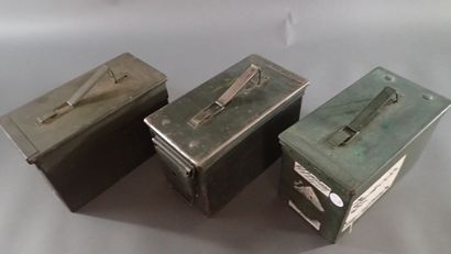 3 caisses à munitions américaines pour mitrailleuse...
