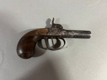 Petit pistolet coup de poing à percussion....
