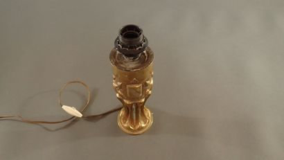 Pied de lampe réalisée avec une douille d’obus...