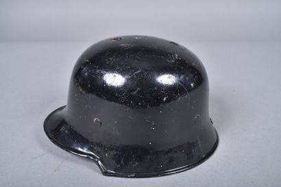 Casque allemand mod 33, peint en noir de...