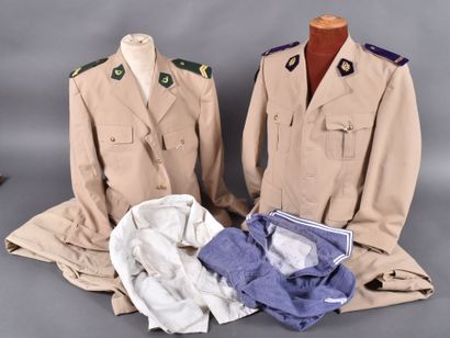 lot comprenant deux uniformes (veste et pantalon)...