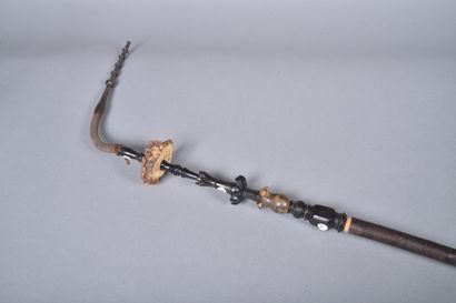 Grande pipe à fourneau en porcelaine (fêl)...