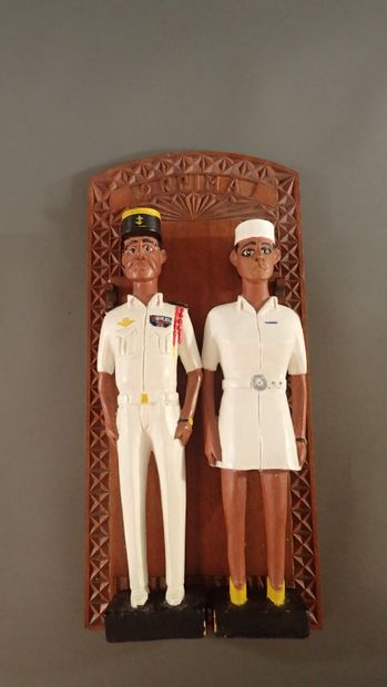 Deux statuettes africaines en bois peint...
