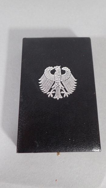ALLEMAGNE et AUTRICHE. Ensemble de 6 décorations...