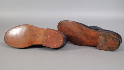 Casque F1, en acier peint kaki et daté 1986,...