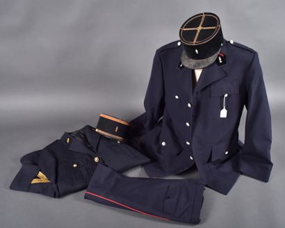 Un uniforme de sapeur-pompiers Vareuse, pantalon...