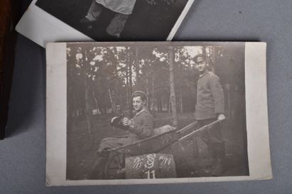 Ensemble de 17 photos ou cartes postales...