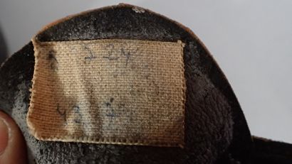 Casque F1, en acier peint kaki et daté 1986,...
