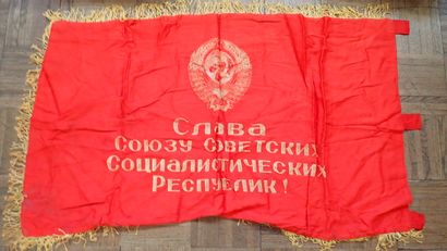URSS. Fort ensemble composé de neuf fanions...