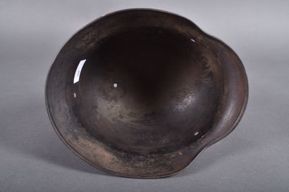 Coque de casque allemand modèle 1940 en acier...