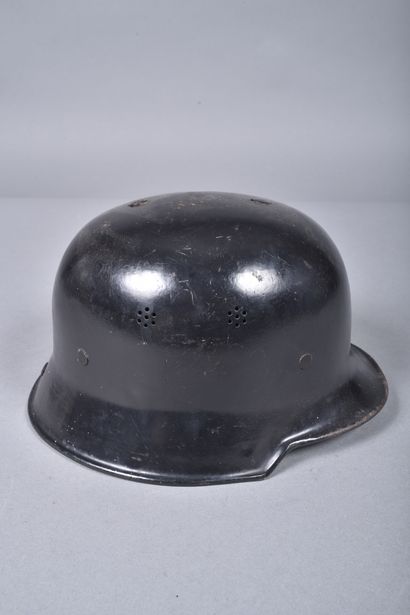 Casque allemand mod 33, peint en noir de...