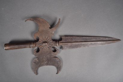 Ensemble d’armes d’hast.
Comprenant.
Une...