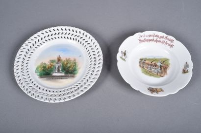 Deux Assiettes patriotiques en porcelaine...