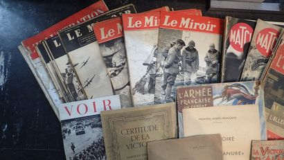 Revues d'époque Seconde Guerre Mondiale comprenant:
-...