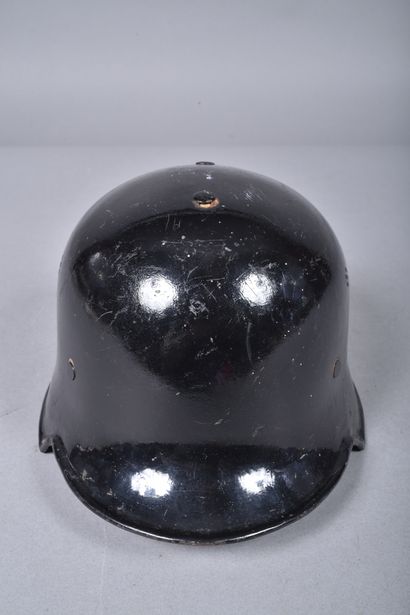 Casque allemand mod 33, peint en noir de...