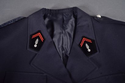 Un uniforme de sapeur-pompiers Vareuse, pantalon...