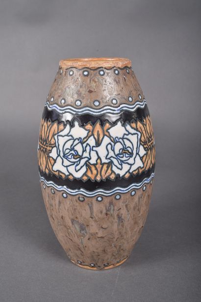 Kéramis, Boch Frères in La Louvière. 
Polychrome...