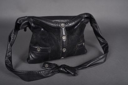 CHANEL.
Girl bag in black leather and iridescent...