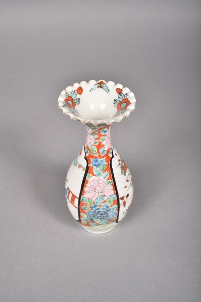 Japan, 20th century
Two small polychrome...