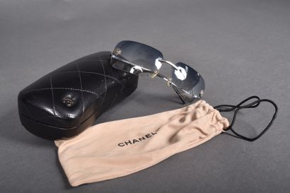 CHANEL
Pair of sunglasses with slightly bluish...