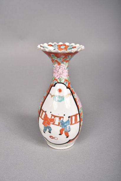 Japan, 20th century
Two small polychrome...