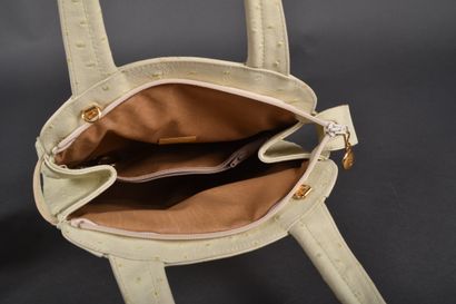 CLAUDE GERARD
Hand-held bag in very light...