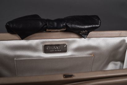 CHANEL
Elongated clutch in beige lambskin...
