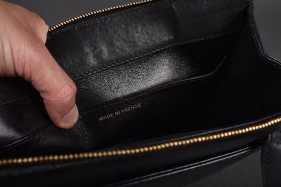 CHANEL circa 1990
Rigid black leather bag...