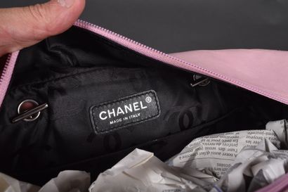 CHANEL
Pink quilted leather ReporterCambon...