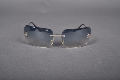 CHANEL
Pair of sunglasses with slightly bluish...