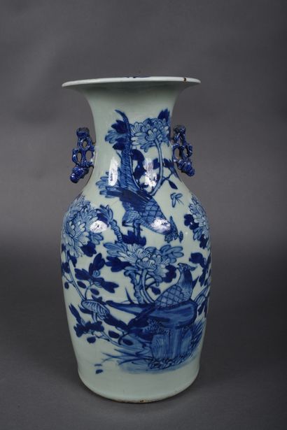 Large blue-white porcelain baluster vase...