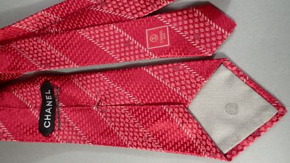 CHANEL. Silk tie with red background decorated...