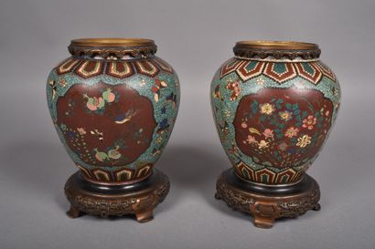 Japan, circa 1900-1920
Pair of stoneware...