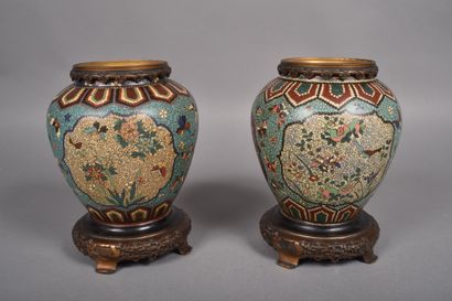 Japan, circa 1900-1920
Pair of stoneware...