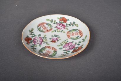 CHINA, Compagnie des Indes. Small porcelain...