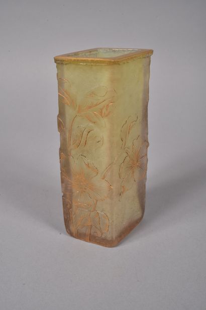 DAUM Nancy. Diamond-shaped frosted glass...