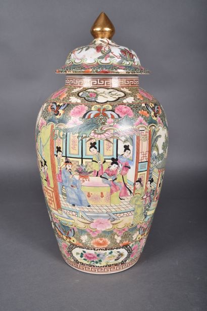 CANTON. A large covered porcelain vase decorated...