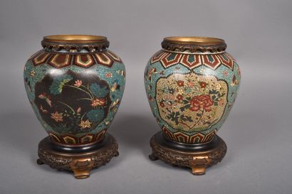 Japan, circa 1900-1920
Pair of stoneware...