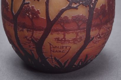 DAUM Nancy. Purple marmorated glass ovoid...