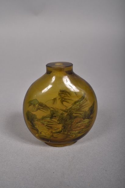 China, 20th century
Large ochre translucent...